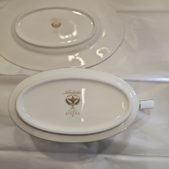 Noritake"Icon" pattern gravy boat with tray. - Picture 7 of 11